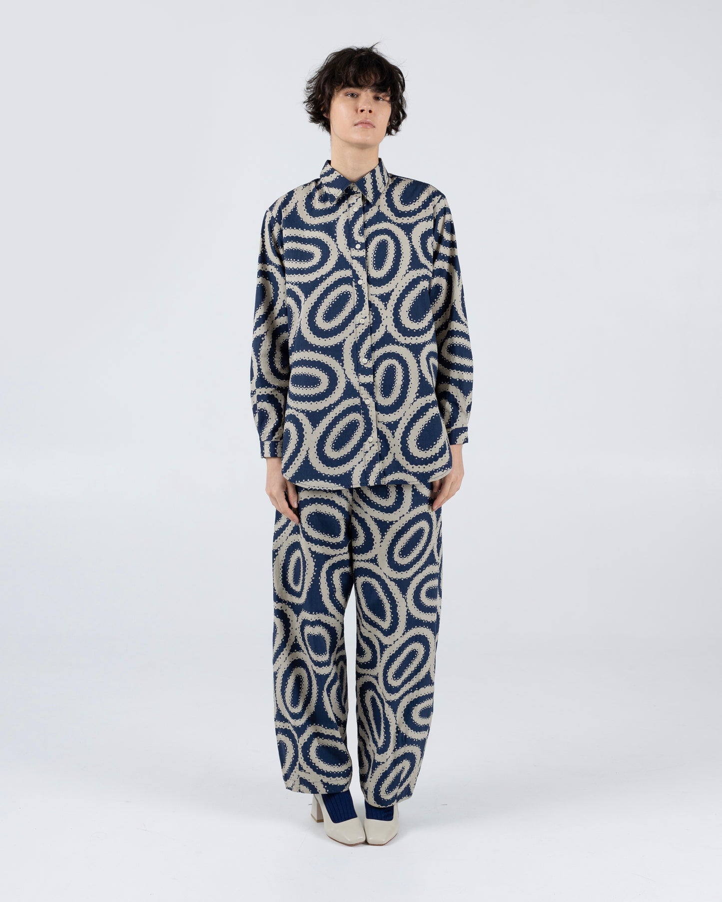 Swan Shirt, Doilies Print