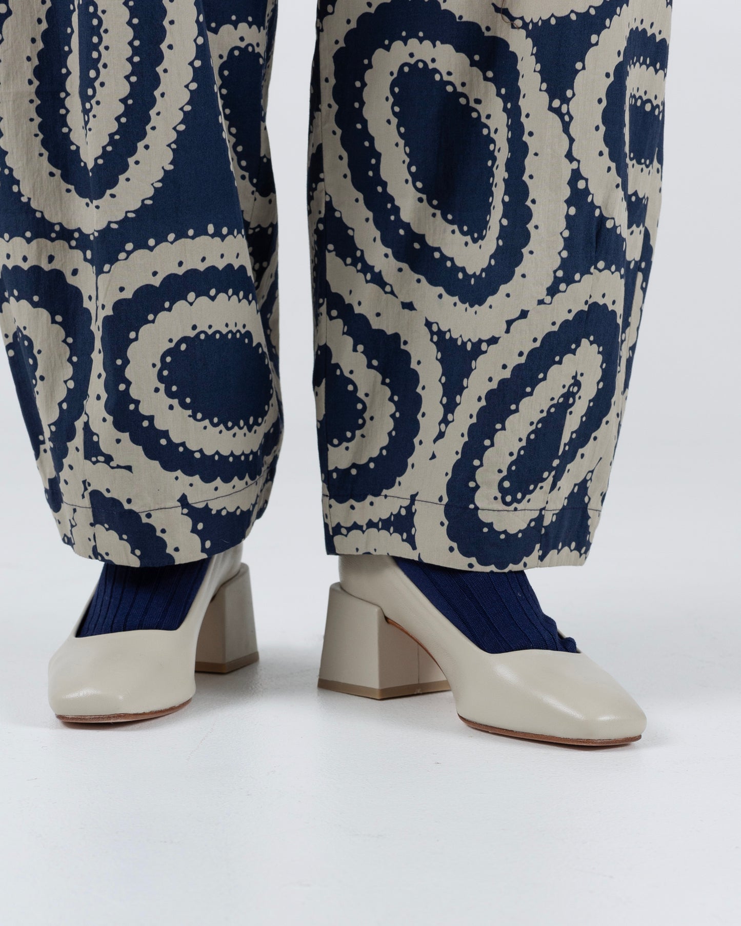 Yibi Pant, Doilies Print